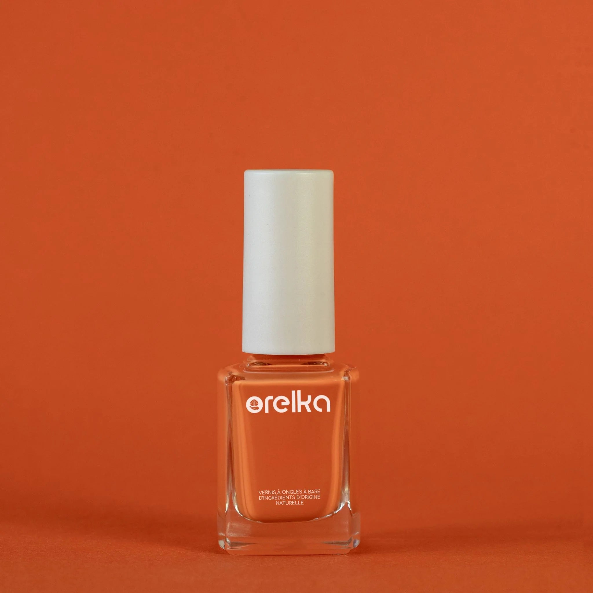Le vernis à ongles orange et sans produit chimique d'OrelKa