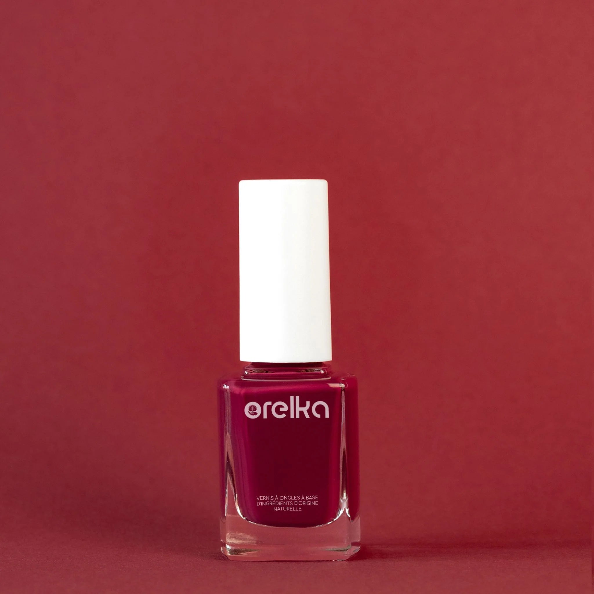 Le vernis à ongles prune et sans produit chimique d'OrelKa